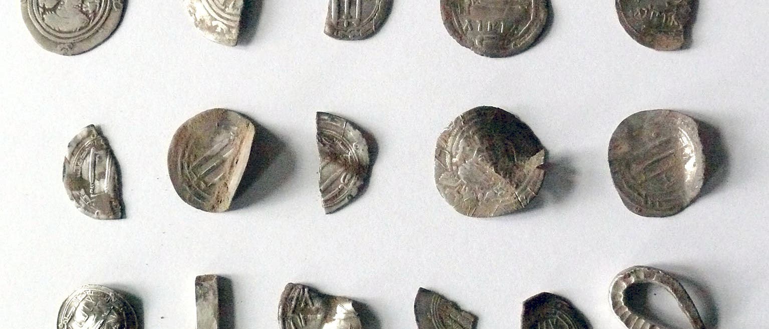 Forscher entdeckten im Acker 82 Münzen