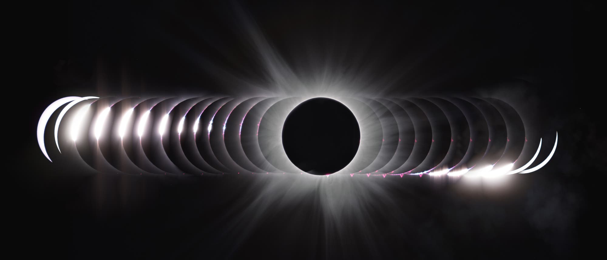 Eine Serie von Aufnahmen einer Sonnenfinsternis, die den Übergang von der partiellen zur totalen Finsternis zeigt. Die Bilder sind in einer Sequenz angeordnet, die die verschiedenen Phasen der Finsternis darstellt, von der ersten Berührung bis zur vollständigen Bedeckung der Sonne durch den Mond. Die Korona der Sonne ist während der totalen Phase sichtbar und strahlt in alle Richtungen. Der Hintergrund ist dunkel, um den Kontrast zur hellen Korona zu betonen. Eine Serie von Aufnahmen einer Sonnenfinsternis, die den Übergang von der partiellen zur totalen Finsternis zeigt. Die Bilder sind in einer Sequenz angeordnet, die die verschiedenen Phasen der Finsternis darstellt, von der ersten Berührung bis zur vollständigen Bedeckung der Sonne durch den Mond. Die Korona der Sonne ist während der totalen Phase sichtbar und strahlt in alle Richtungen. Der Hintergrund ist dunkel, um den Kontrast zur hellen Korona zu betonen.