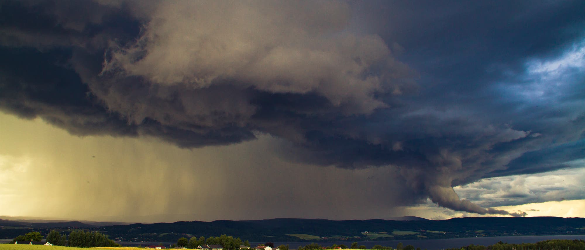Sommerliches Gewitter mit Superzelle über Deutschland