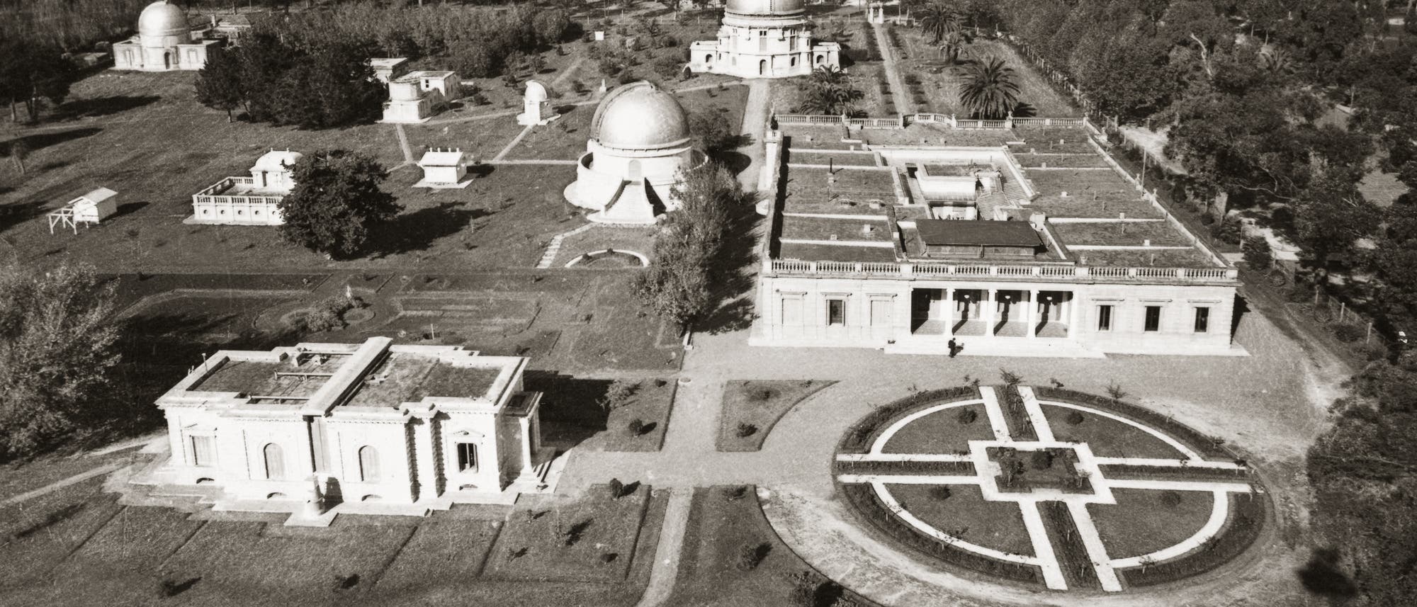 Historische Luftaufnahme des Observatoriums La Plata