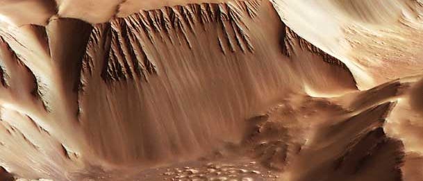 Mars – Krater und Schluchten
