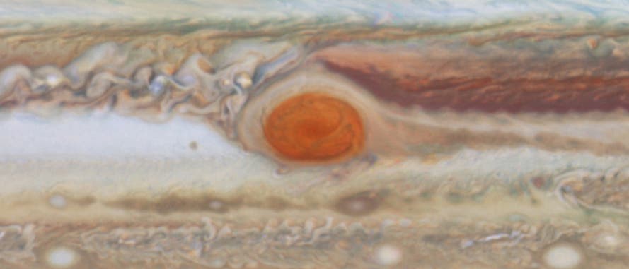 Jupiter im Blick vom Weltraumteleskop Hubble mit Großem Roten Fleck und Wolkenbändern