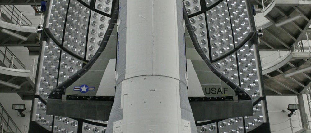 Die X-37B in der Nutzlastschutzhülle
