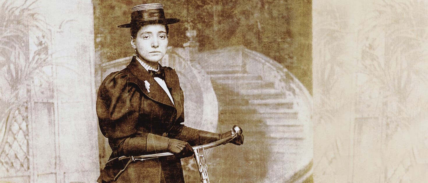Weltumradlerin Annie Londonderry (1870/71–1947), die allerdings so manche Etappe auf einem Dampfer zurücklegte.
