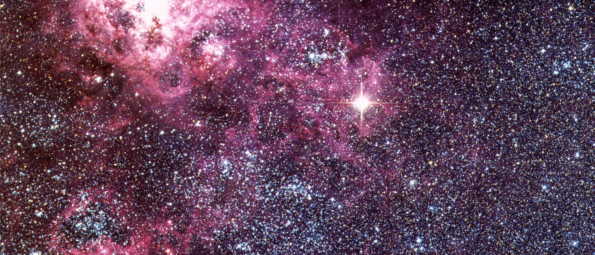 Im Tarantelnebel in der Großen Magellanschen Wolke wimmelt es von Überriesen. Anfang&nbsp;1987 explodierte einer davon als Supernova&nbsp;SN1987A und überstrahlte die nähere Umgebung. 