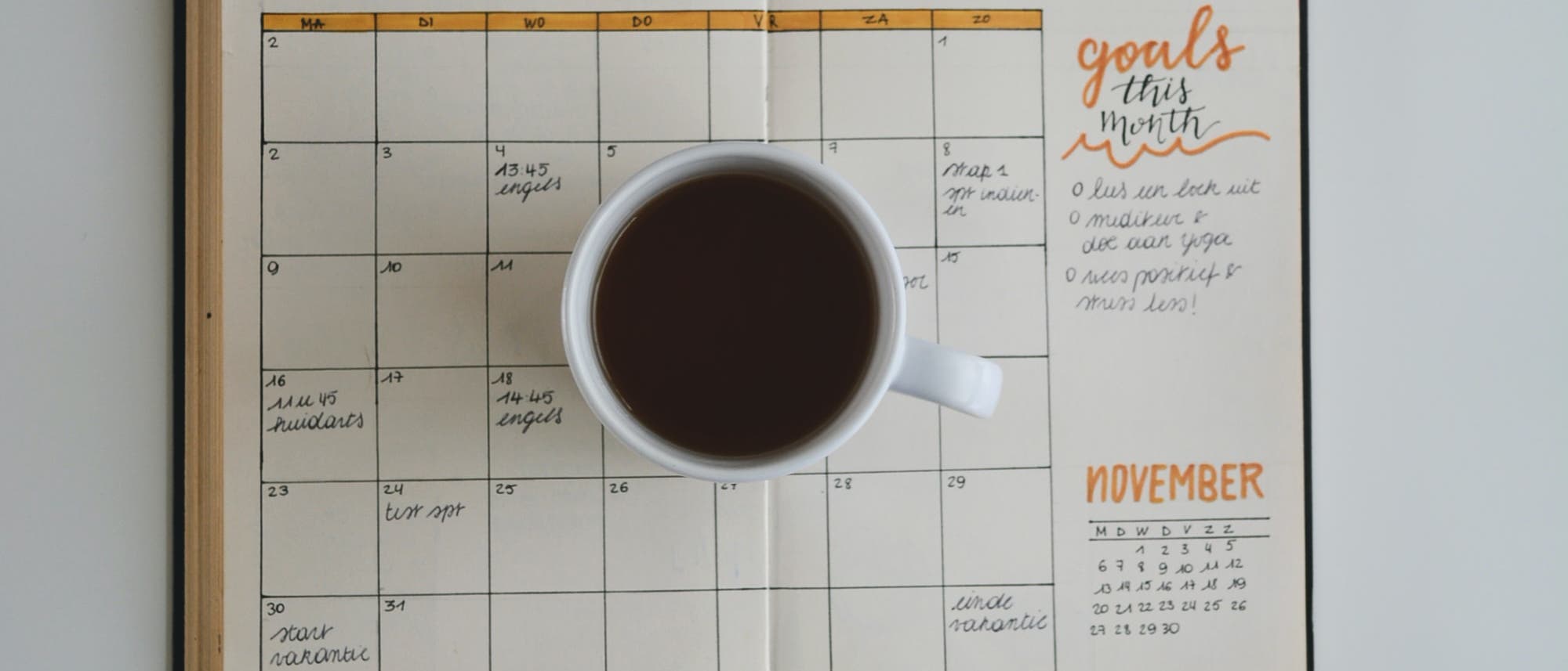 Kalender und Kaffee
