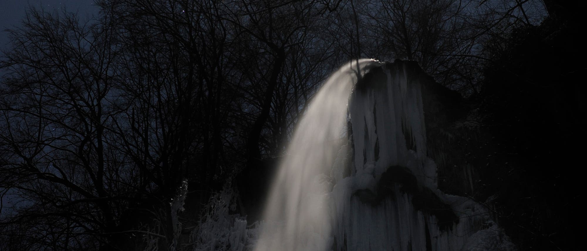 Vollmond über dem Uracher Wasserfall (Langzeitaufnahme)