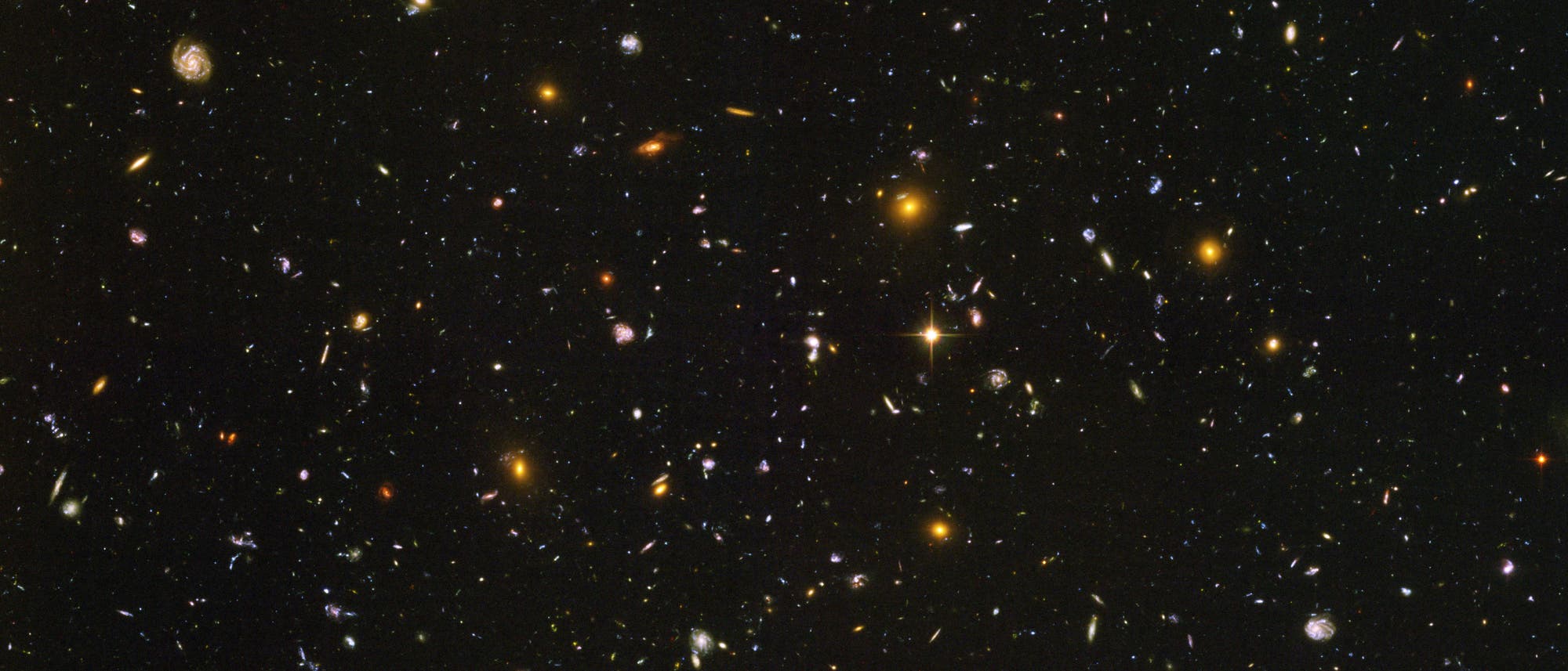 Das Hubble Ultra Deep Field zeigt das Licht Tausender von Galaxien aus einer Zeit, in der das Universum weniger als eine Milliarde Jahre alt war