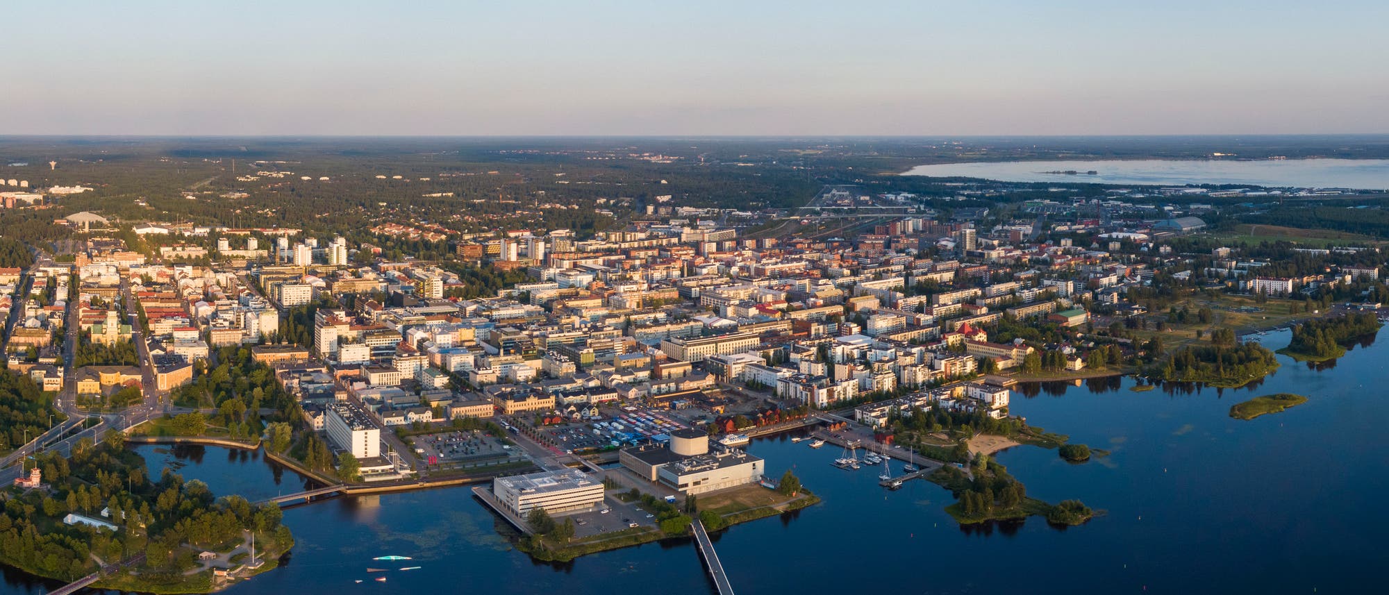 Die finnische Stadt Oulu liegt am Nordende des Bottnischen Meerbusens inmitten der nordeuropäischen Taiga.
