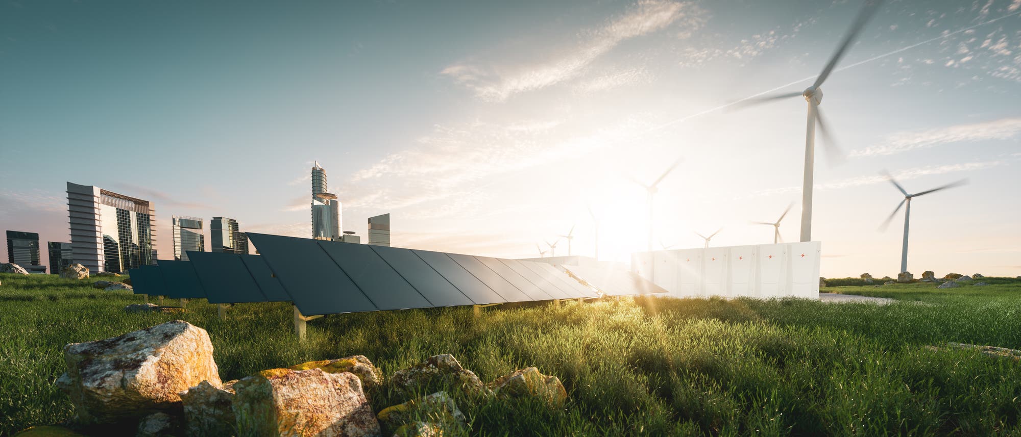 Wind- und Solaranlagen vor Hochh&auml;usern im Gegenlicht.
