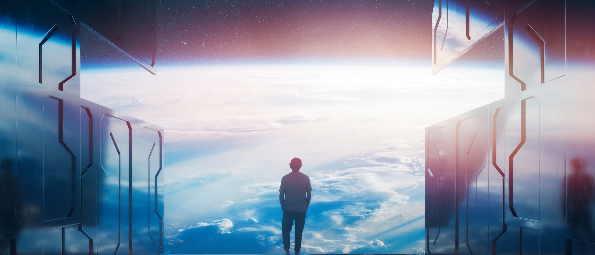 Ein Mensch steht auf der Plattform einer futuristischen Raumstation und blickt auf die Erde
