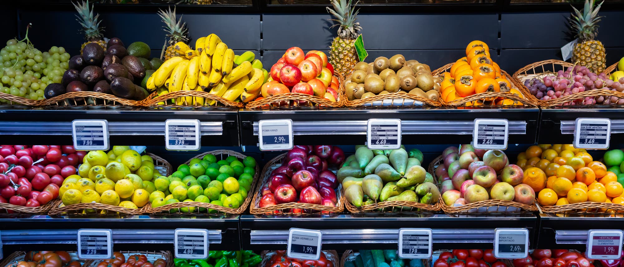 Auslage einer Obst- und Gem&uuml;seabteilung