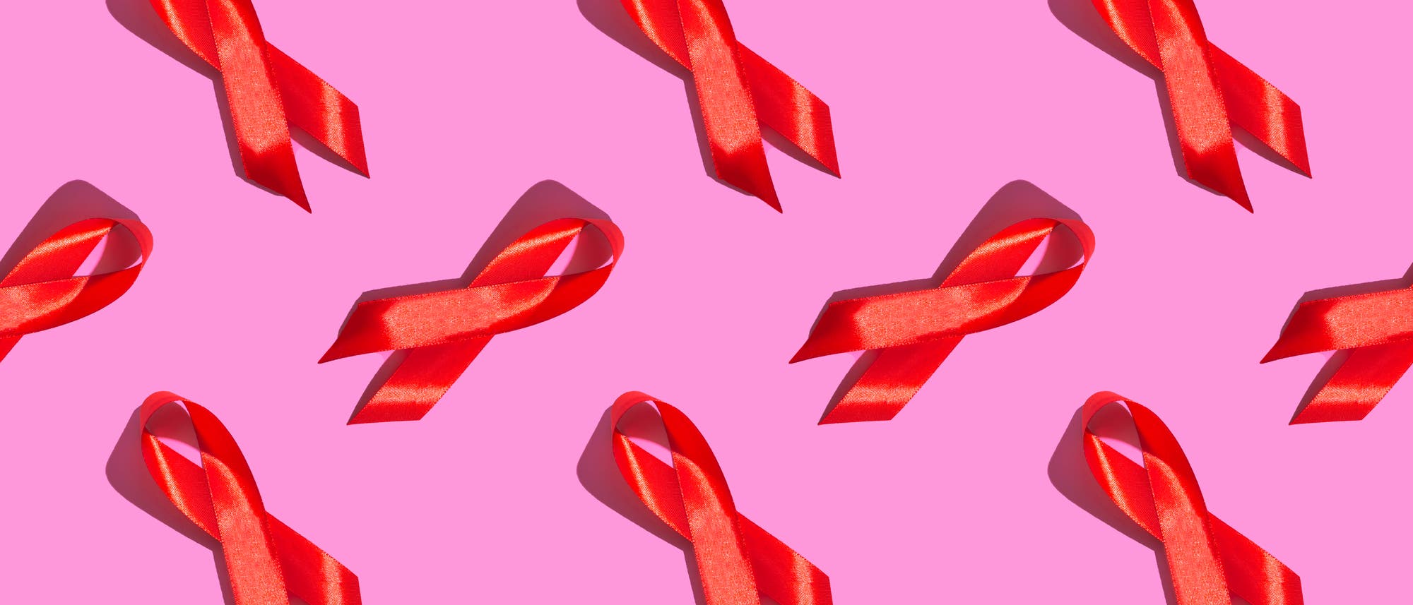 Die rote Schleife ist ein Symbol der Solidarität mit HIV-Infizierten und Aids-Kranken.