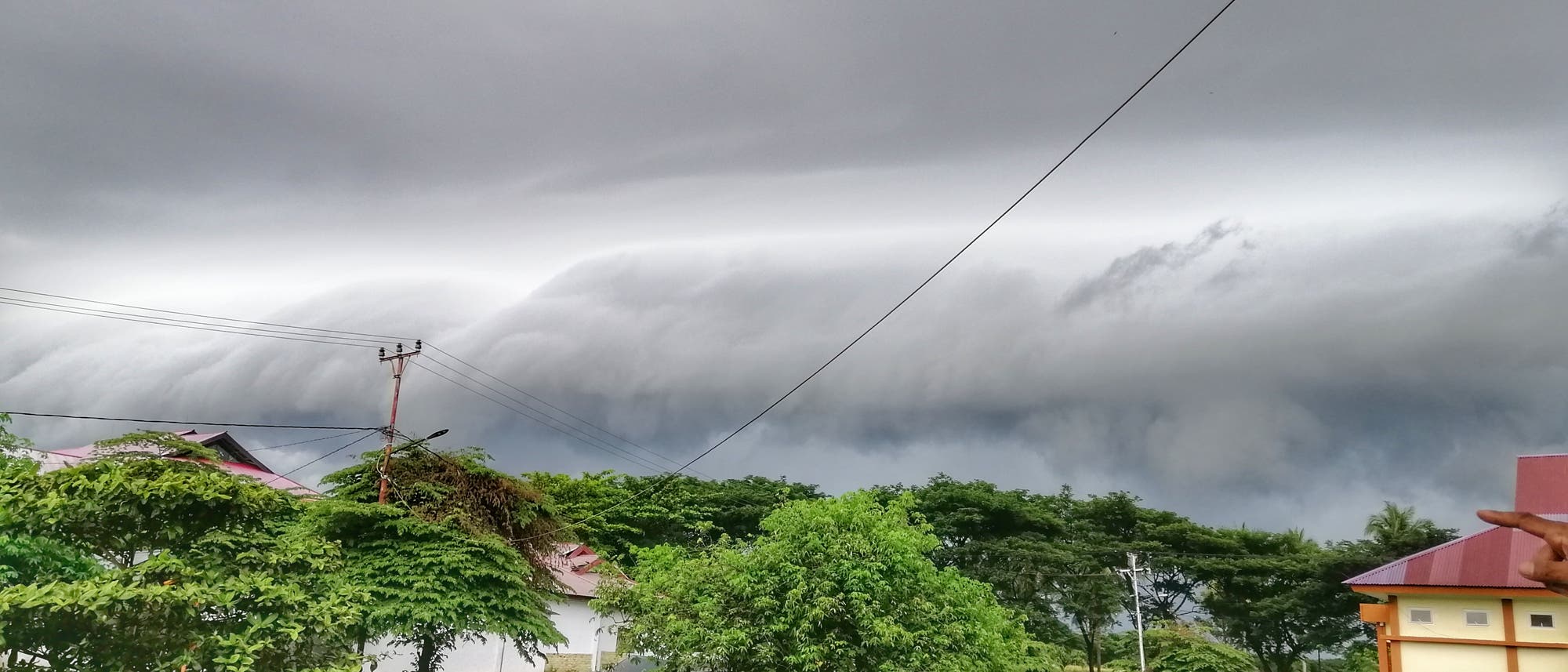 Das Merkmal für das Wetterphänomen La Niña, sind überdurchschnittlich hohe Luftdruckunterschiede zwischen Indonesien und Südamerika. Das Merkmal für das Wetterphänomen La Niña, sind überdurchschnittlich hohe Luftdruckunterschiede zwischen Indonesien und Südamerika.