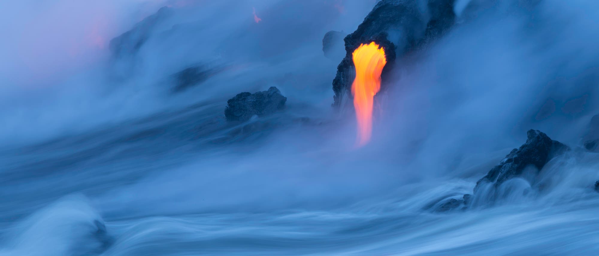 Lava im Meer (Symbolbild)