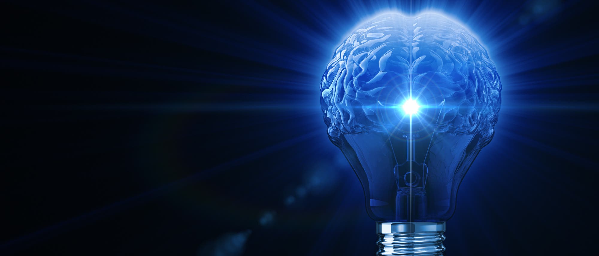 Eine Glühbirne mit blau leuchtendem Gehirn an Stelle von Drähten