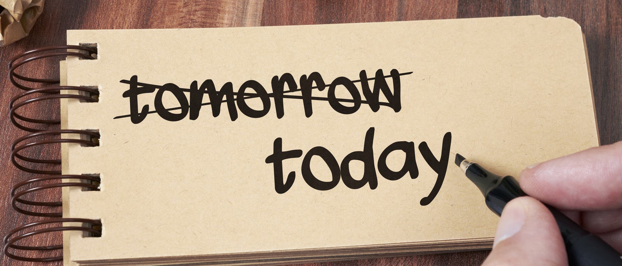Zettel mit der Notiz »heute« und nicht »morgen«