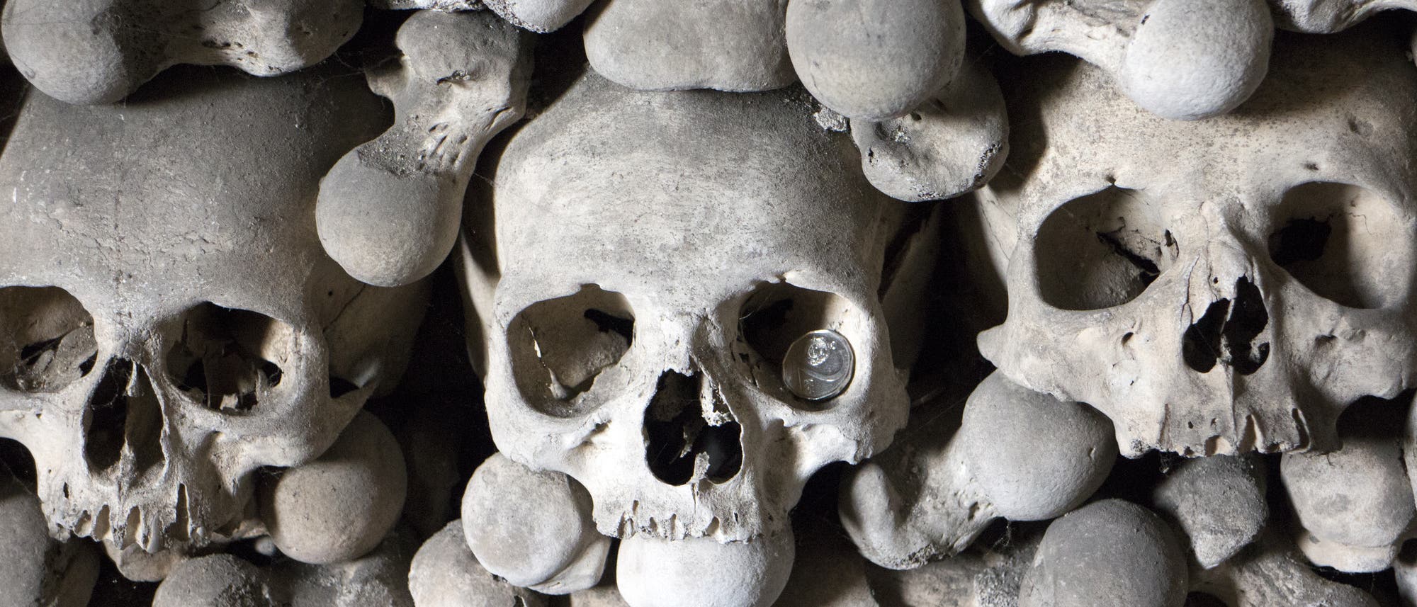 Knochen in Katakomben