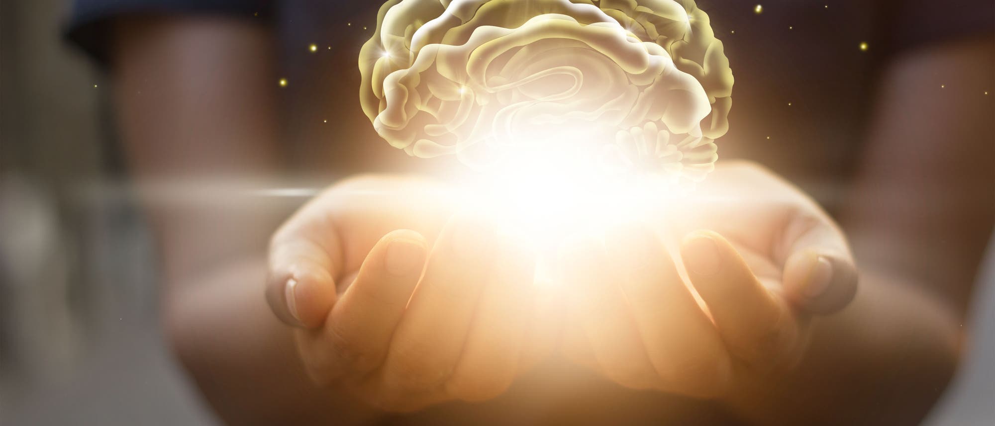 Handinnenflächen schützen leuchtendes virtuelles Gehirn