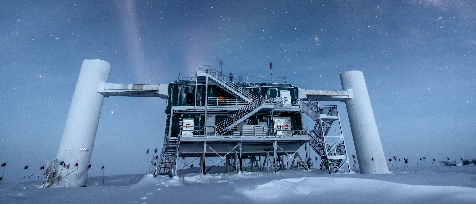 Das IceCube-Observatorium in der Antarktis