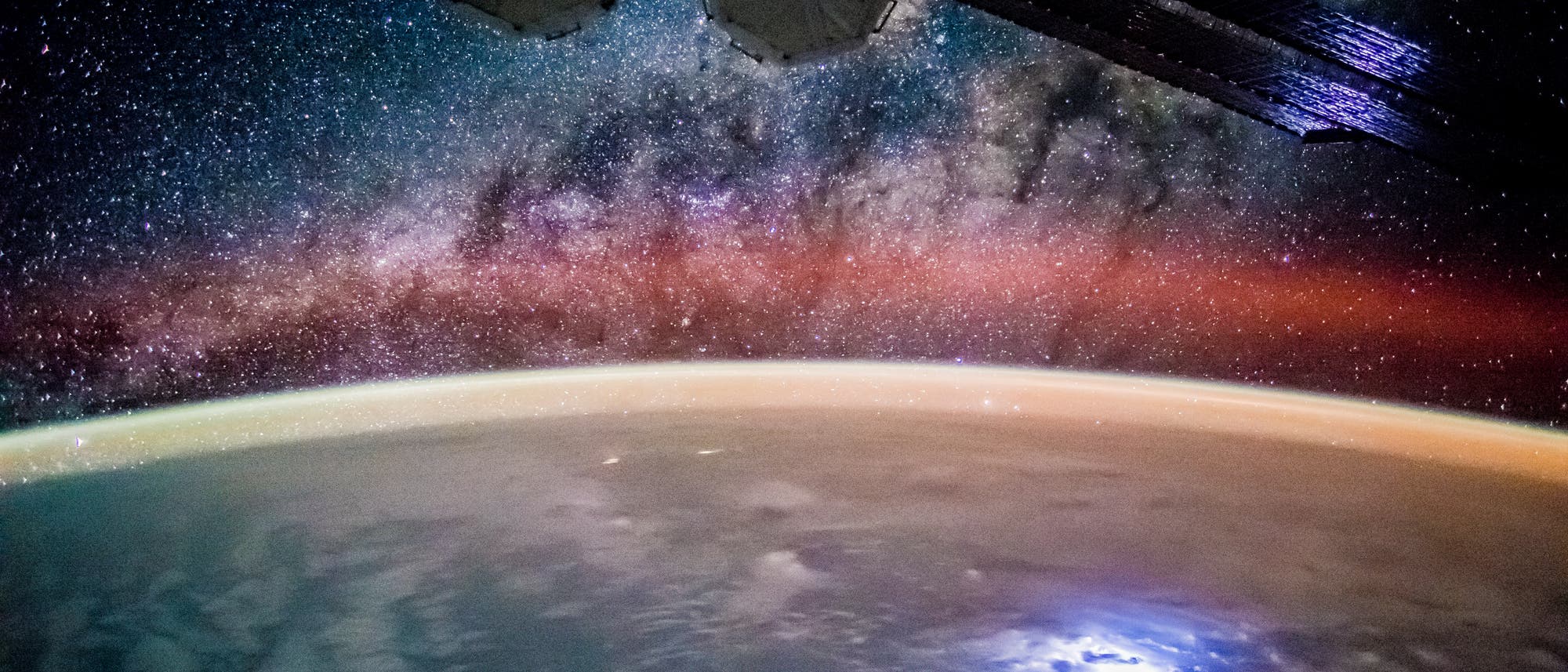 Die Internationale Raumstation ermöglicht Einblicke in die Milchstraße und auf irdische Feuerwerke