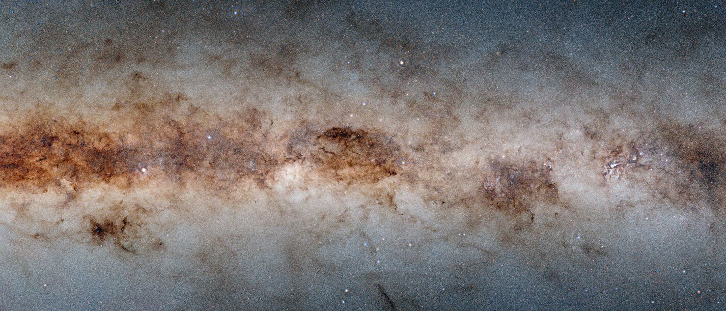 Das Panorama der Milchstraße entstand aus Aufnahmen der Dark Energy Camera am Cerro Tololo Inter-American Observatory in Chile. 
