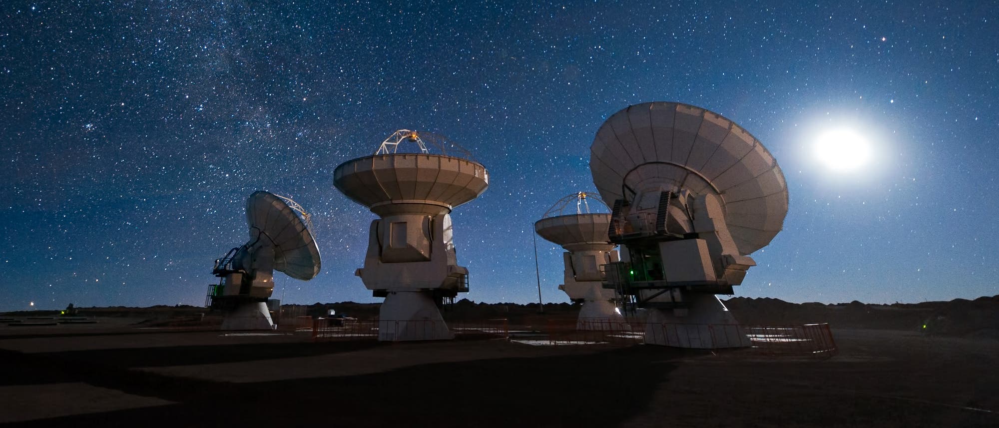 Radioteleskope am Atacama Large Millimeter/submillimeter Array (ALMA) (Symbolbild)