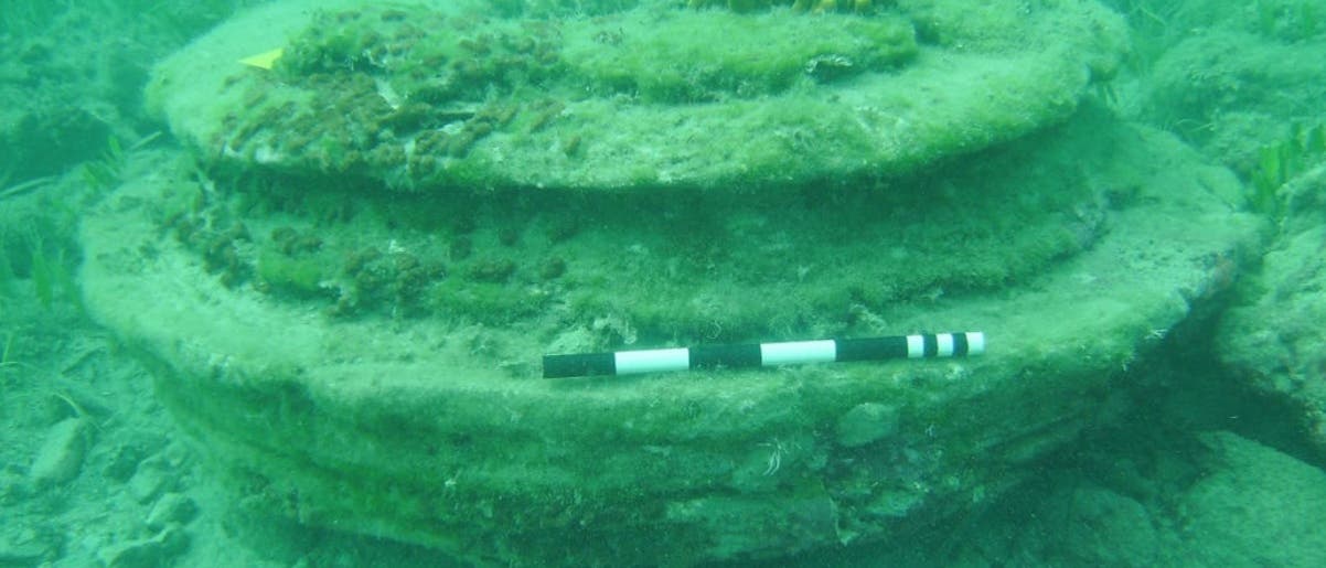 Vermeintlicher Säulenstumpf am Meeresboden