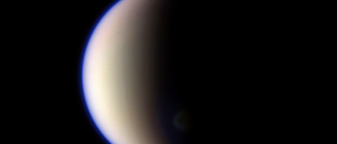 Saturnmond Titan mit Atmosphäre