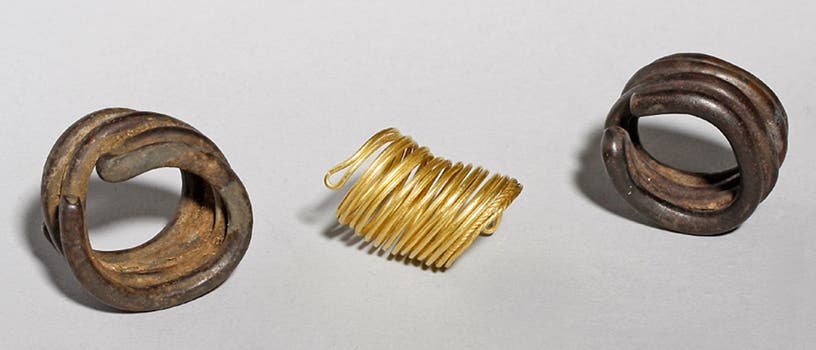 Taucher finden bronzezeitliche Zinn- und Goldringe in der Tollense