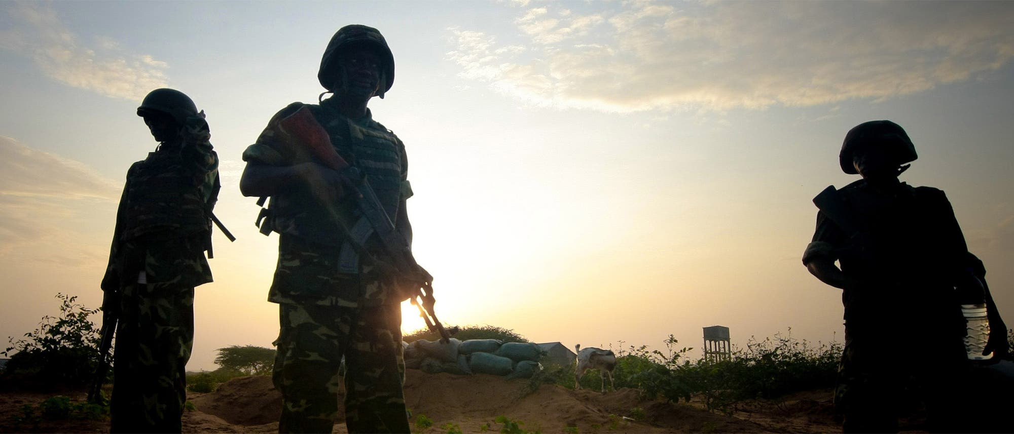 Burundische Soldaten der AMISOM-Mission stehen Wache