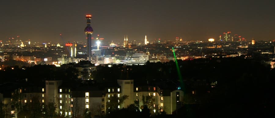 Ein grüner Laser über Wien
