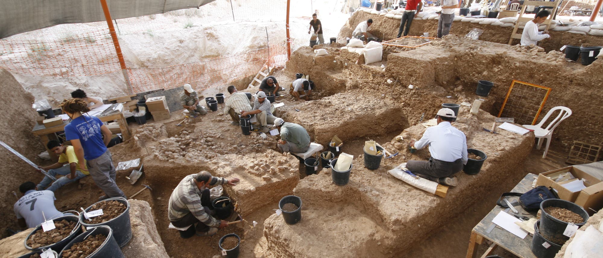 Blick auf die Ausgrabungsstätte in Nesher Ramla