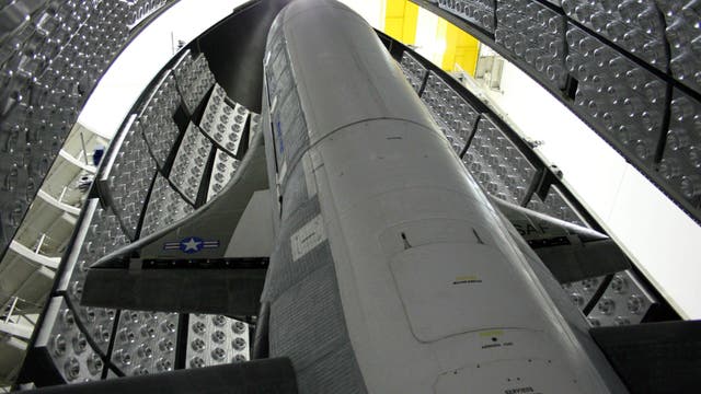 Die Mini-Raumfähre X-37B vor dem Start