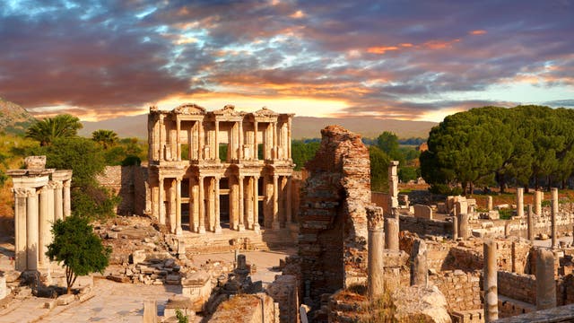 Zentrum des antiken Ephesos mit der Celsus-Bibliothek.