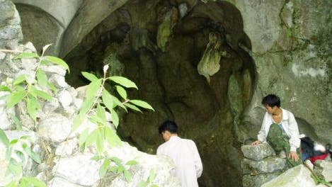 Eingang zur Dongge-Tropfsteinhöhle in China