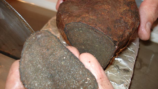 Meteorit Machtenstein (angeschnitten)