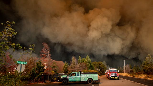 Zehntausende Menschen flohen im November 2018 vor einem sich schnell ausbreitenden Waldbrand in Nordkalifornien.
