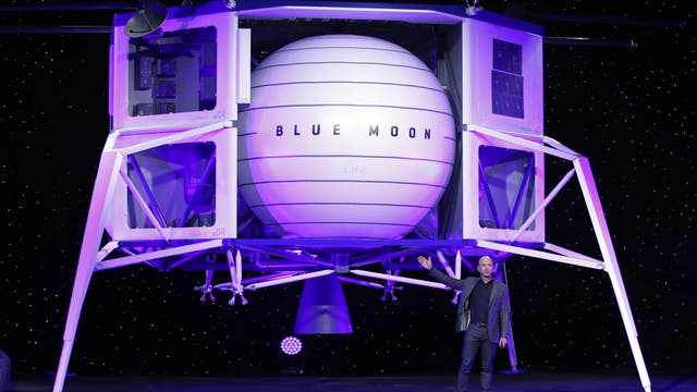 Jeff Bezos bei der Präsentation der Blue Moon Landefähre