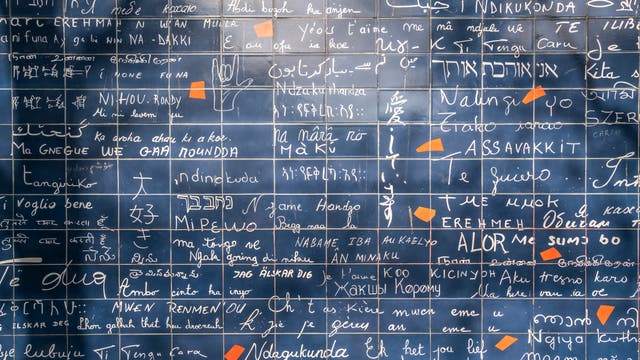 Die blau gekachelte Ich-liebe-dich-Wand am Montmartre in Paris.