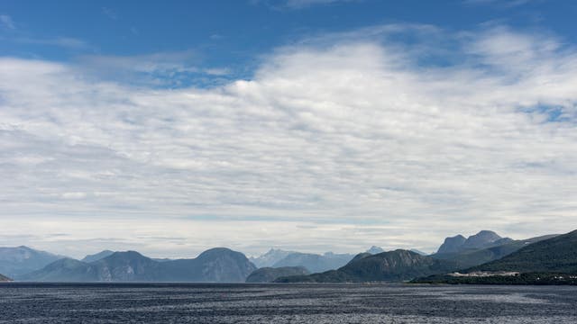 Bergpanorama südlich von Molde in Norwegen.