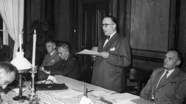 Anton Pfeiffer eröffnet den Verfassungskonvent