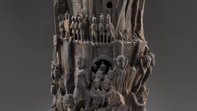 Das Relief aus Buchsbaumholz zeigt die Befreiung einer belagerten Stadt, weströmisch, 5. Jahrhundert.