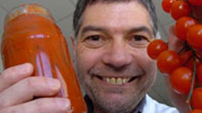 Gordon Lowe mit Tomaten - gekochten und rohen