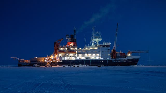 Die Polarstern im arktischen Winter