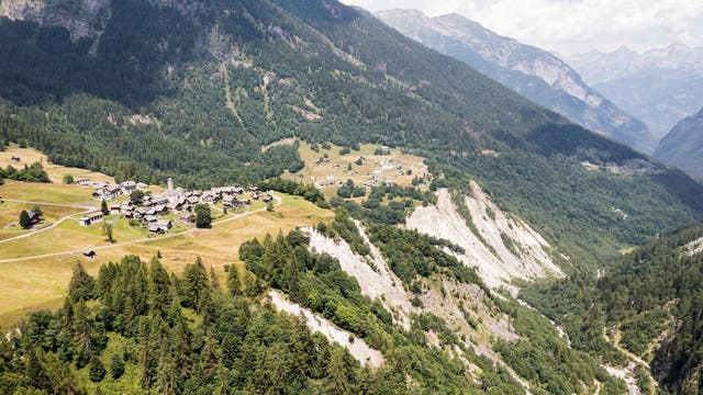 Das Dorf Campo in Vallemaggia, Tessin, drohte einst ins Tal zu rutschen