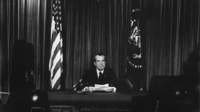 In einer Fernsehansprache erklärte US-Präsident Richard Nixon am 8. August 1974 seinen Rücktritt.