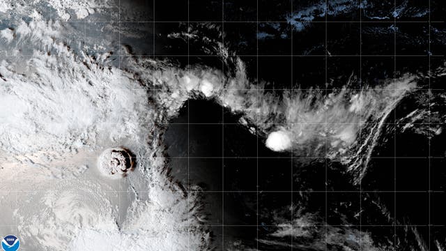 Satellitenbild des Vulkanausbruchs vor Tonga