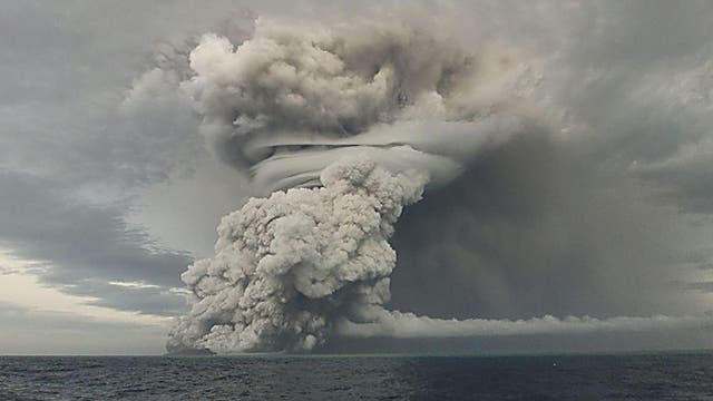 Eruptionssäule des Hunga Tonga-Hunga Ha'apai