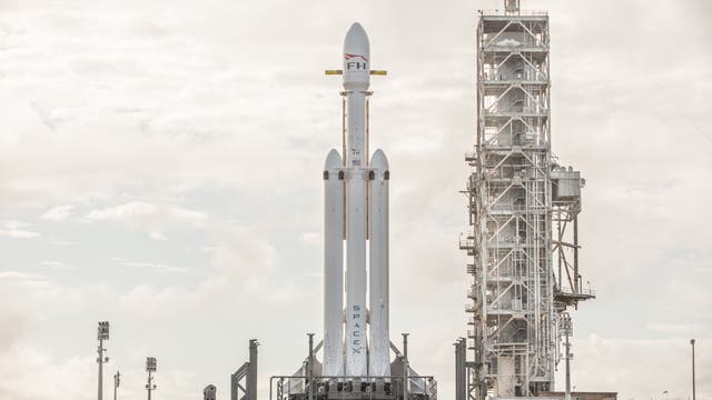 Falcon Heavy an der Startrampe